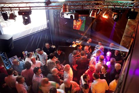 bares gays sevilla|5 Pubs de ambiente gay en Sevilla